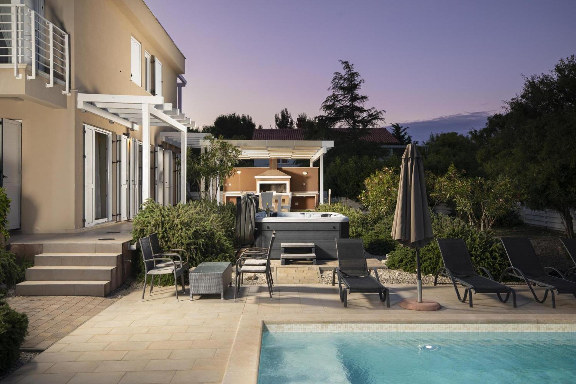 Villa Bella - Beautiful And Modern House With Pool, Souna, Jacuzzi & Playground, Liznjan - Istra Zewnętrze zdjęcie