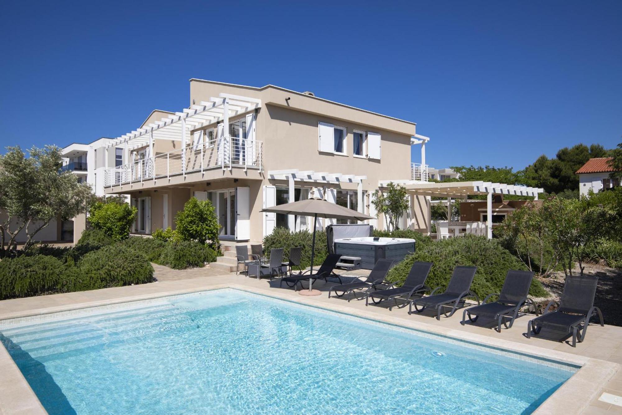 Villa Bella - Beautiful And Modern House With Pool, Souna, Jacuzzi & Playground, Liznjan - Istra Zewnętrze zdjęcie