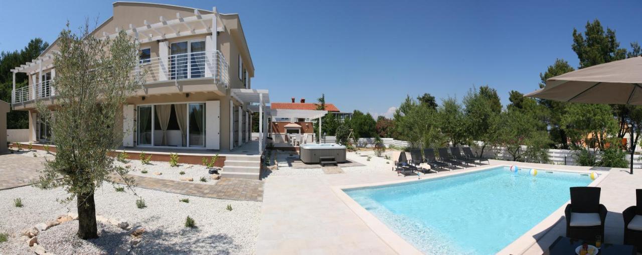 Villa Bella - Beautiful And Modern House With Pool, Souna, Jacuzzi & Playground, Liznjan - Istra Zewnętrze zdjęcie