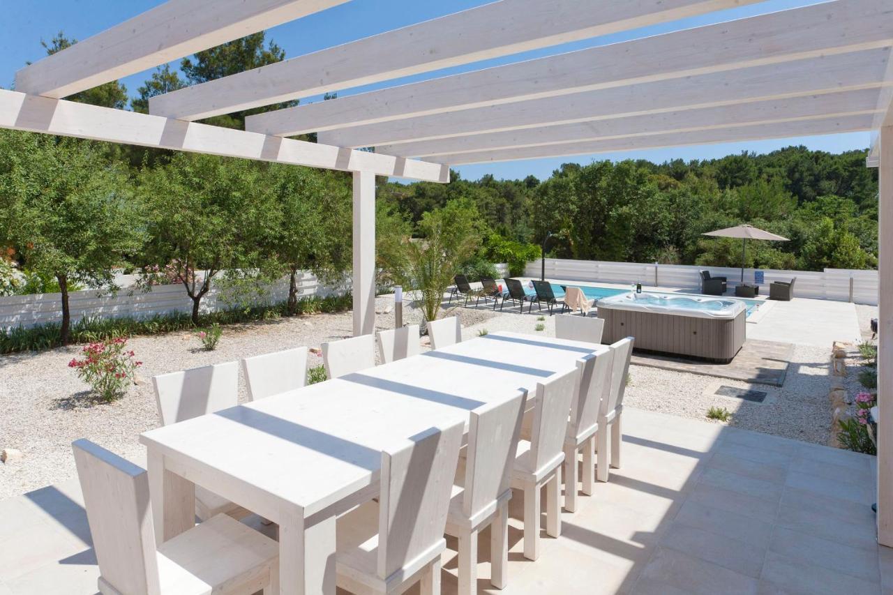 Villa Bella - Beautiful And Modern House With Pool, Souna, Jacuzzi & Playground, Liznjan - Istra Zewnętrze zdjęcie