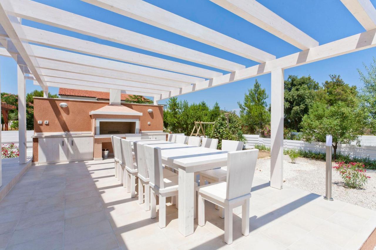 Villa Bella - Beautiful And Modern House With Pool, Souna, Jacuzzi & Playground, Liznjan - Istra Zewnętrze zdjęcie
