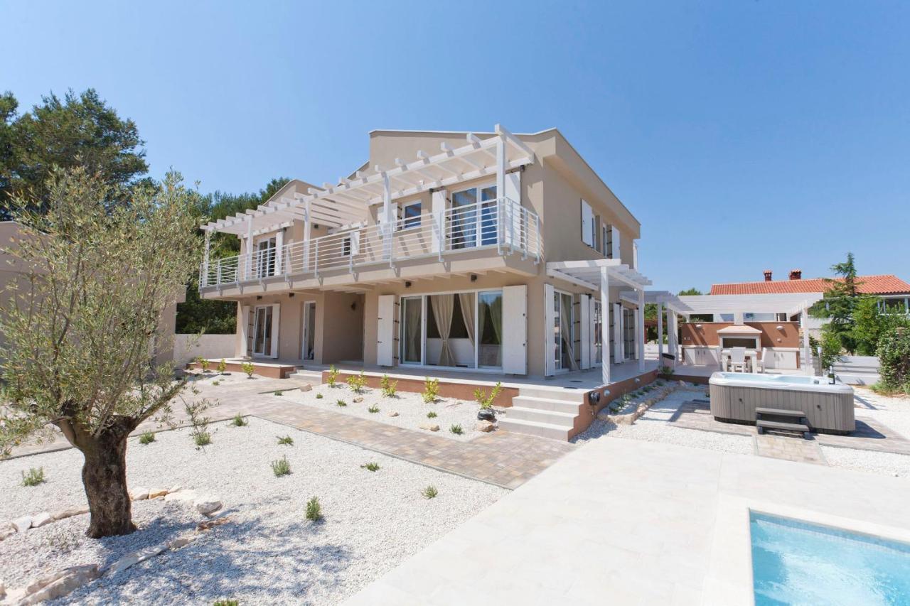 Villa Bella - Beautiful And Modern House With Pool, Souna, Jacuzzi & Playground, Liznjan - Istra Zewnętrze zdjęcie