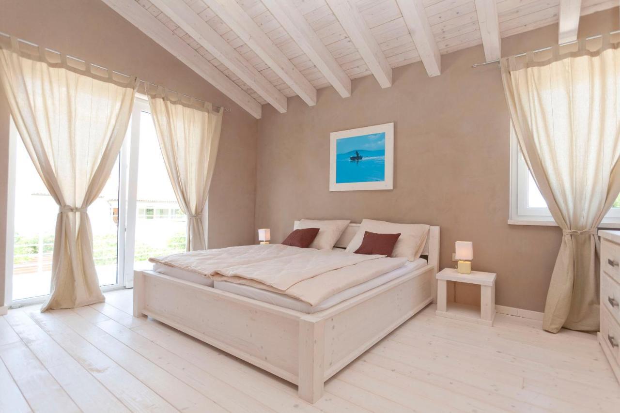 Villa Bella - Beautiful And Modern House With Pool, Souna, Jacuzzi & Playground, Liznjan - Istra Zewnętrze zdjęcie