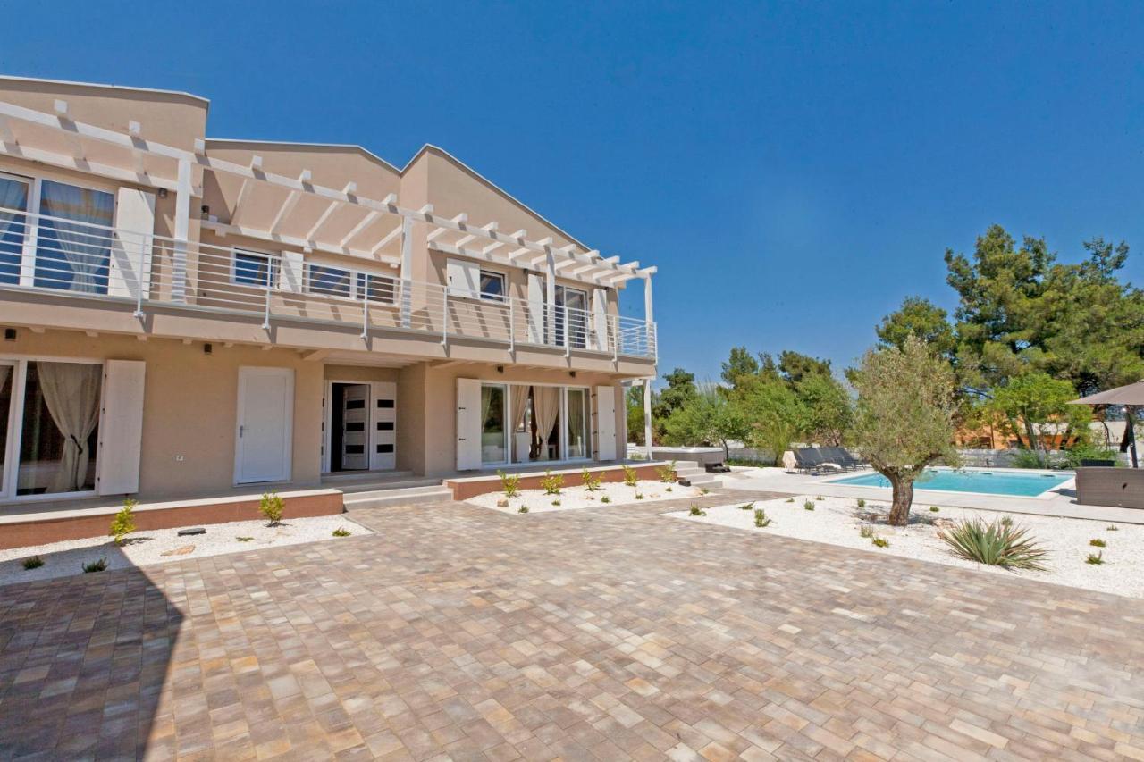 Villa Bella - Beautiful And Modern House With Pool, Souna, Jacuzzi & Playground, Liznjan - Istra Zewnętrze zdjęcie
